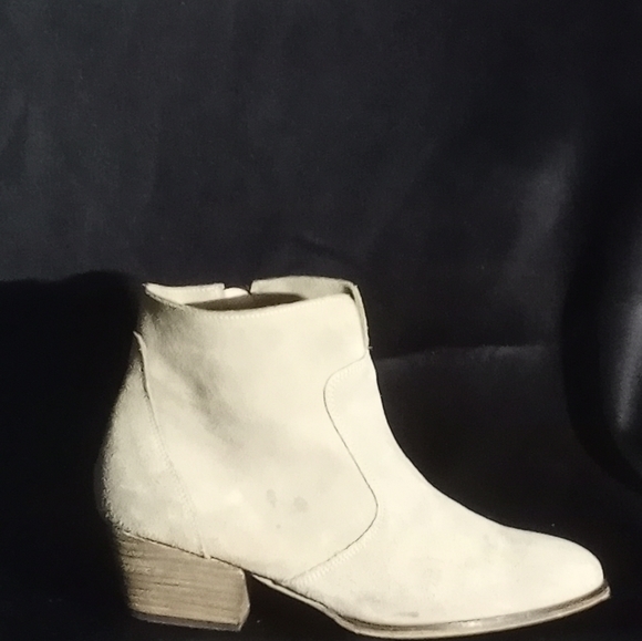 MARABELLE Tan Suede Ankle Boots w/Western Heel - Picture 1 of 8